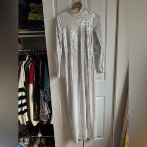 Reformation Talicia Dress
SILVER SPARKLE- Size 4